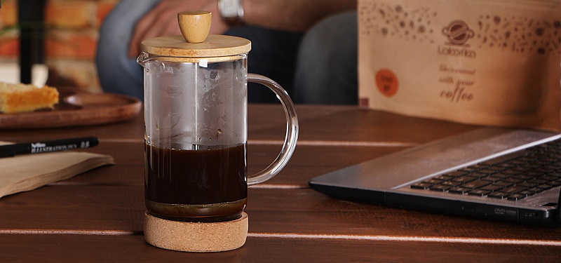 دم‌آوری قهوه با فرنچ پرس